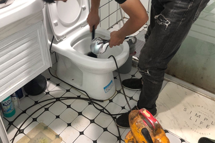 来宾疏通下水道